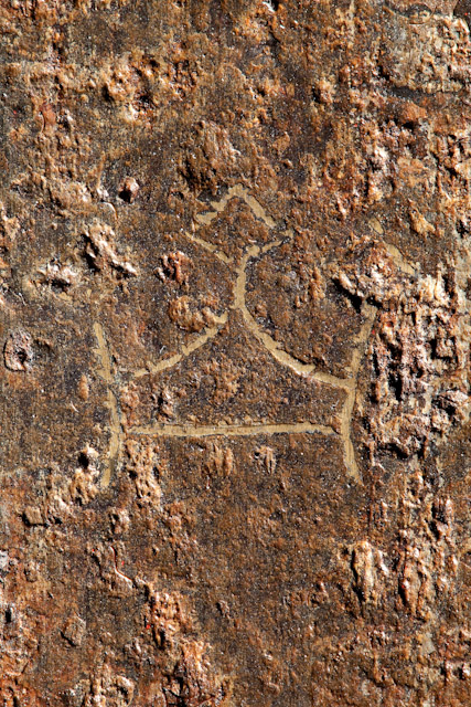 A marking that has been etched into the sword to indicate where to sharpen from